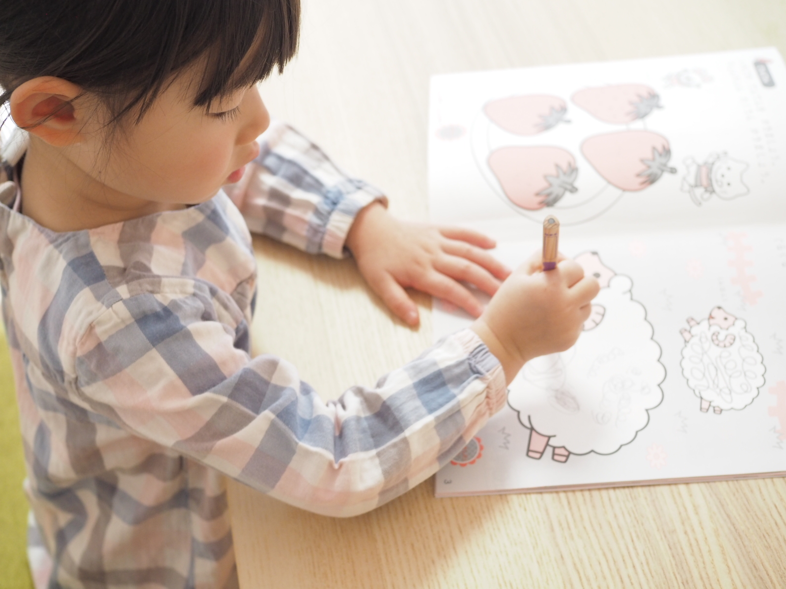 子どもが発するサインを見極めよう 鉛筆デビューにおすすめのタイミング